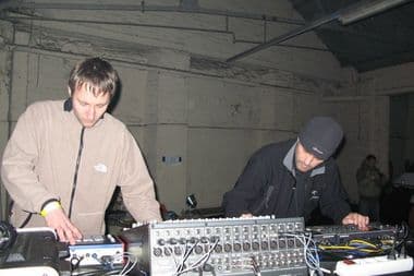 أوتكر كلاسيكيات موسيقى إلكترونية آي دي إم معازف Autechre Electronic Music Intelligent Dance Music IDM Ma3azef
