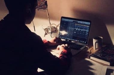 أحمد المحاسنة عقلي صغير معازف